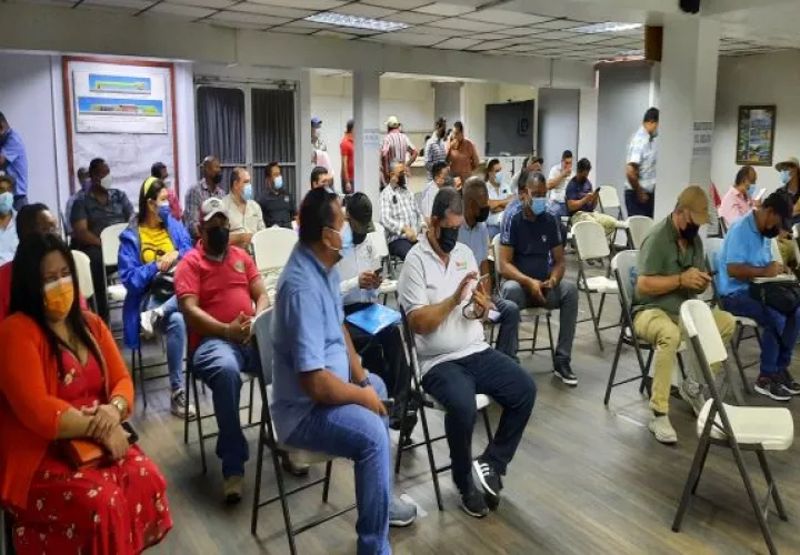 La paralización de los trabajadores del volante se da a conocer justo cuando la Secretaría de Energía informa que a partir de este 5 de noviembre hay un nuevo aumento en el precio del combustible. Foto: Melquiades Vásquez
