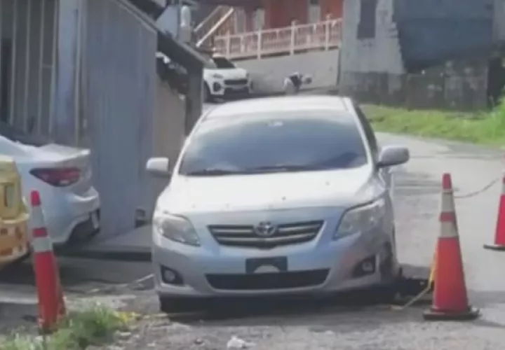 Los peritos de criminalística del Ministerio Público precisaron que recolectaron unos 60 casquillos de bala en toda la zona.