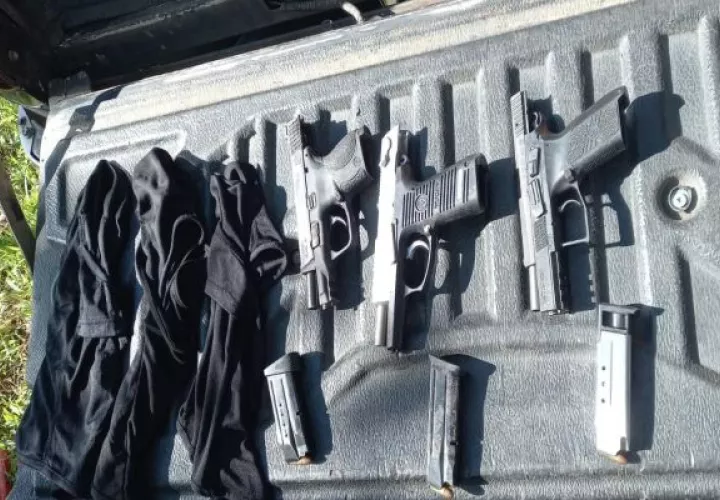 Tres armas fueron ubicadas en una cuneta. Foto: José Vásquez