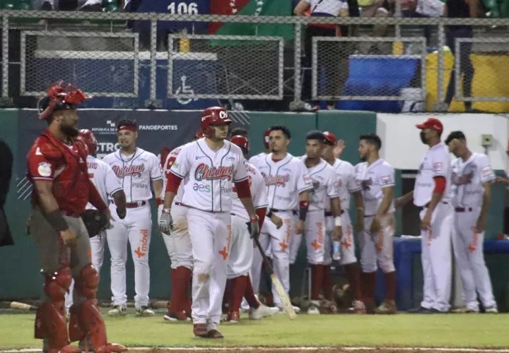 Jugadores de Chiriquí festejan su segundo triunfo ante Panamá Metro. Foto: Fedebeis