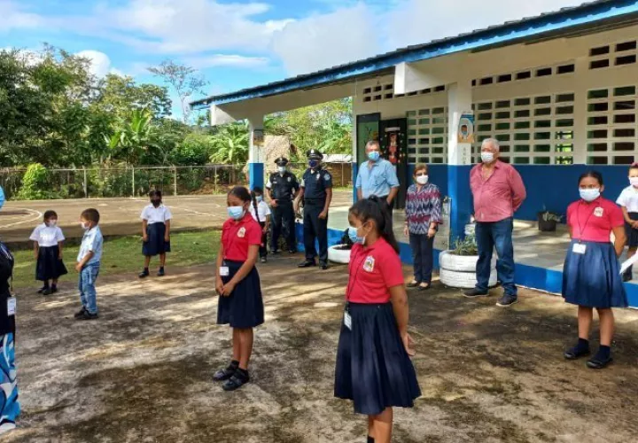 Varios planteles del país dictan clases semipresenciales. 