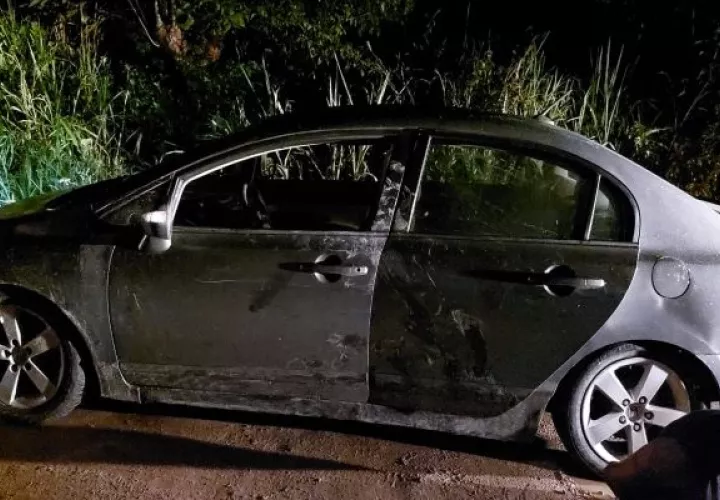 Los cuatro asaltantes fueron capturados cuando viajaban en un auto sedán. Foto: Proteger y Servir