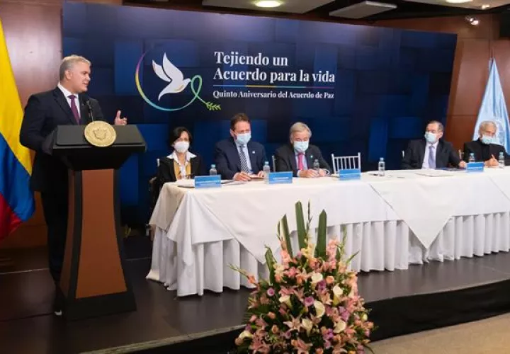 El presidente de Colombia, Iván Duque (i), durante su discurso junto al Secretario General de las Naciones Unidas (ONU), António Guterres (c). EFE