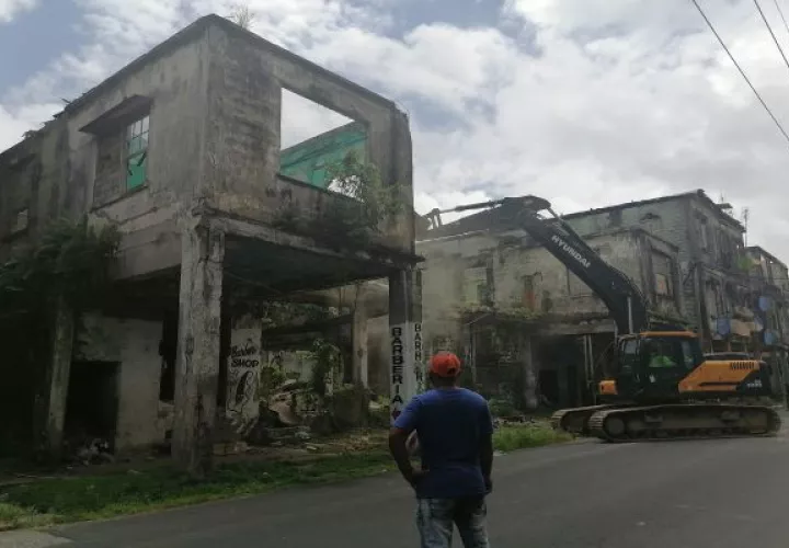 La gobernadora Iracema de Dale indicó que ahora muchas personas están retornando nuevamente a estos viejos caserones, la mayoría ya se les ha dado un apartamento. Foto: Diomedes Sánchez