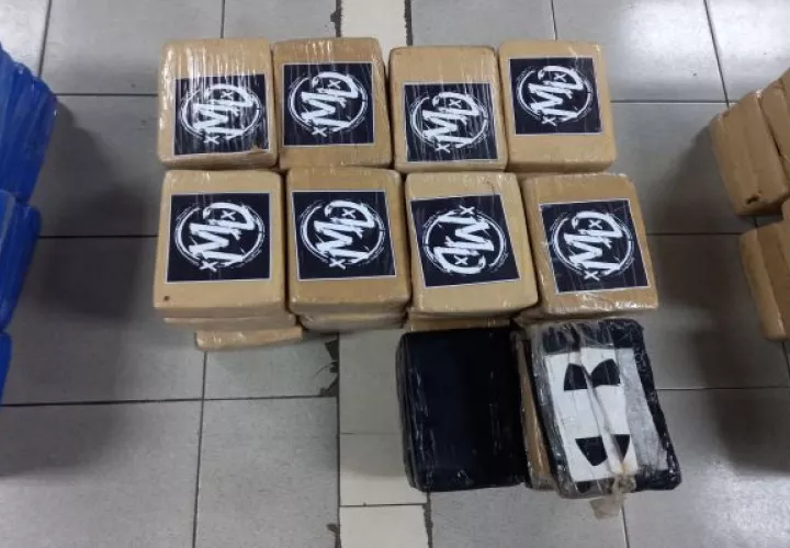 La evidencia y el aprehendido pasaron a manos del Ministerio Público para iniciar el proceso judicial. Foto: Diomedes Sánchez