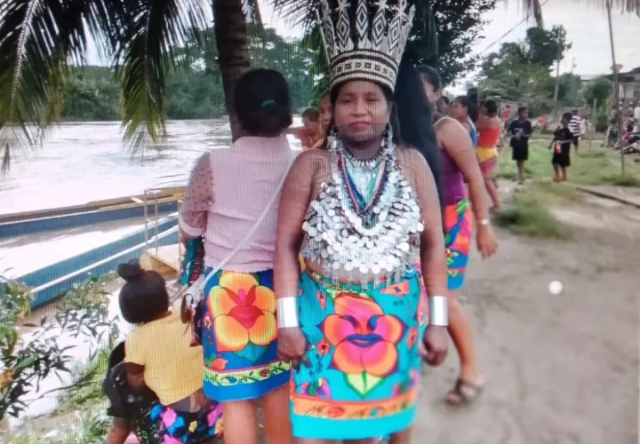 La maestra Marcela Caisamo, reina del 38 aniversario de la creación de la comarca Emberá- Wounaan. Foto: Cortesía 