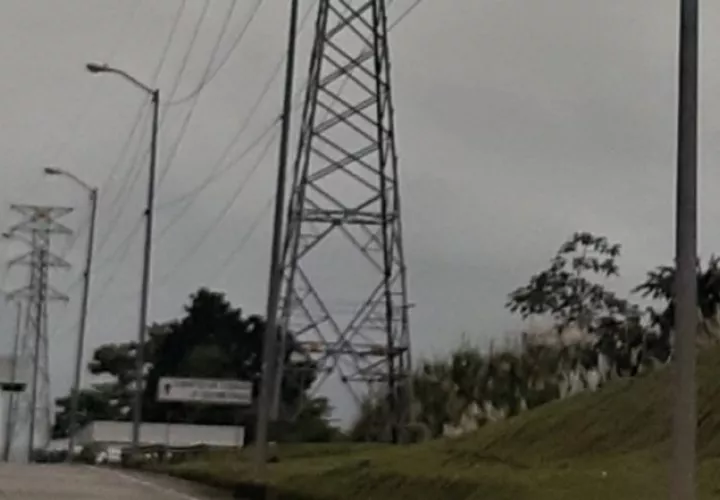 Panamá cuenta con tres líneas de transmisión eléctrica.  Foto: Francisco Paz
