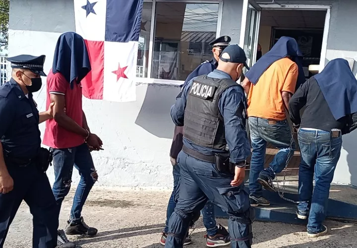 Los detenidos mantienen un prontuario delictivo por asaltos y robos en Colón y Panamá. Foto: Eric A. Montenegro