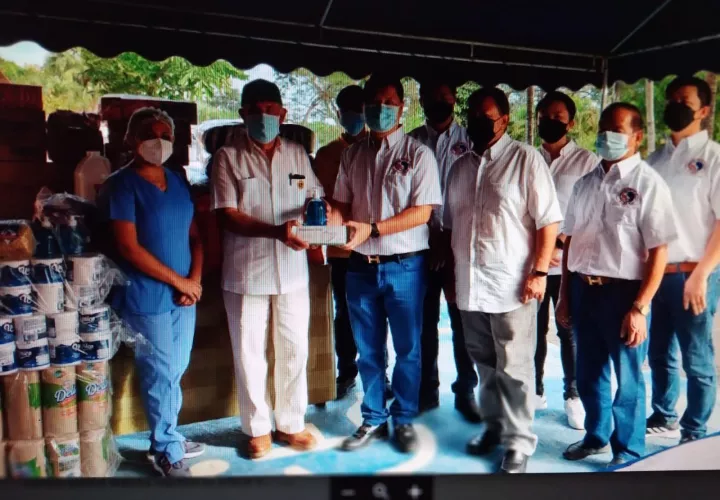 Periodistas de Azuero donaron alimentos, útiles de aseo y de protección personal al Hogar. Foto: Thays Domínguez.