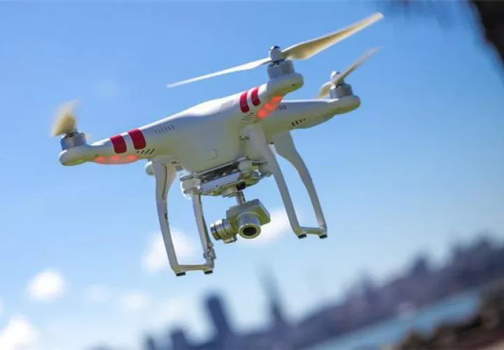 Solo drones autorizados por la Autoridad Aeronáutica Civil (AAC) se permitirán en áreas de exhibición de bandas musicales. Foto: Archivos