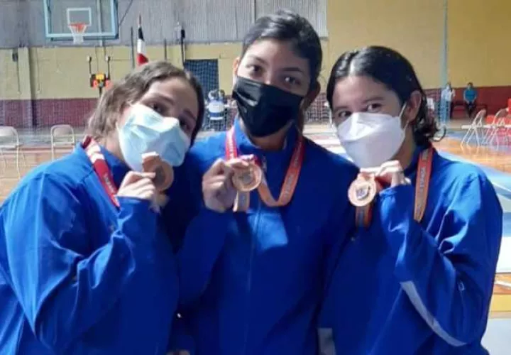 Las medallistas panameñas tras la ceremonia de premiación. Foto: Cortesía