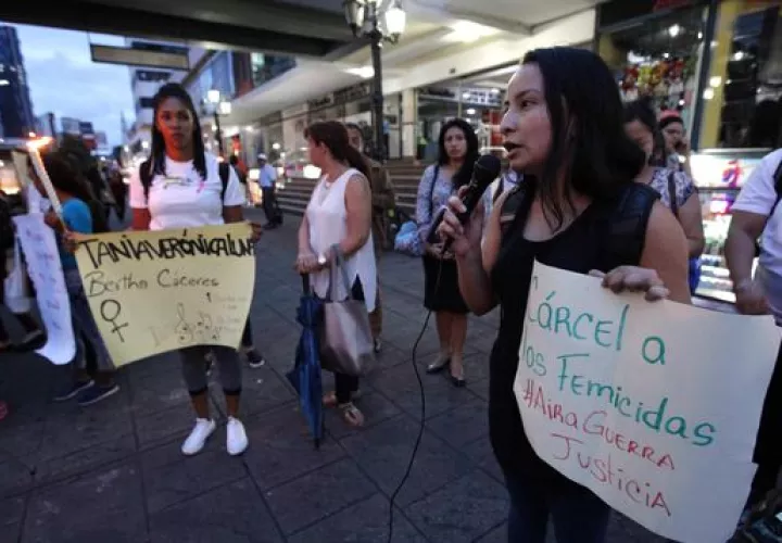 Diferentes grupos cuestionan el maltrato a la mujer en Panamá. Foto: Archivo