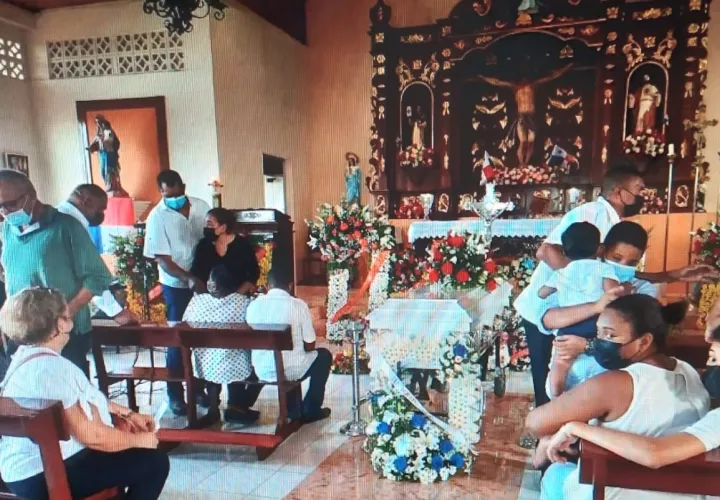 Familiares, amigos y compañeros de trabajo, dieron el último adiós al fiscal González. Foto: Thays Domínguez. 