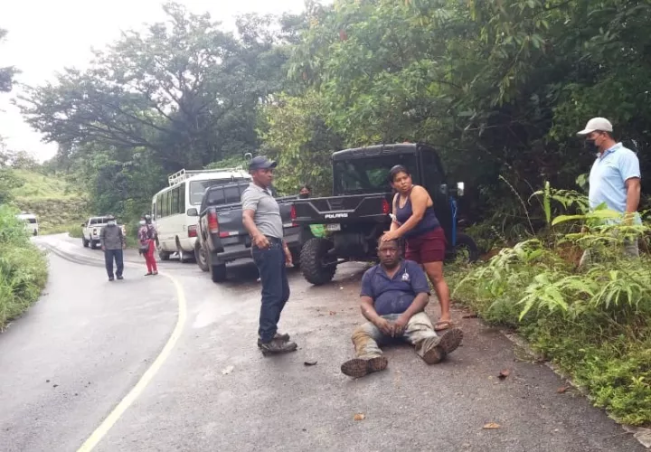 Los heridos fueron auxiliados por personas que transitaban por el lugar.Foto: Melquiades Vásquez
