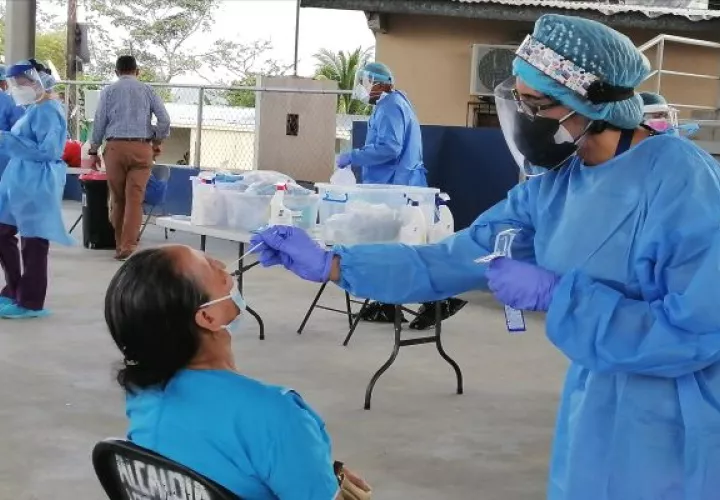 Actualmente, en la provincia hay 140 casos activos, una cantidad menor que la registrada durante la tercera ola, cuando se llegaron a tener más de mil casos. Foto: Thays Domínguez