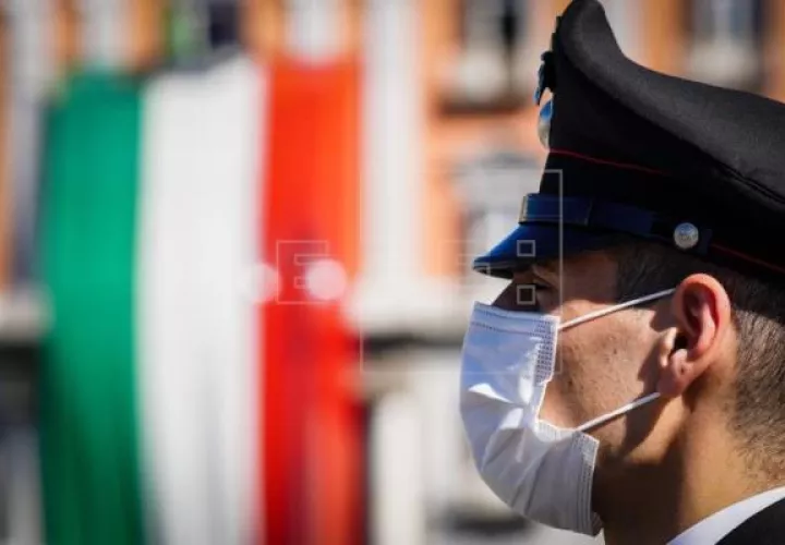 Italia acumula 4,782,802 contagios desde que comenzó la pandemia en el país en febrero de 2020 y de ellos 132,224 han fallecido. Foto: EFE