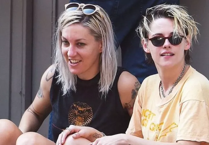La guionista Dylan Meyer y Kristen Stewart. Foto: Twitter