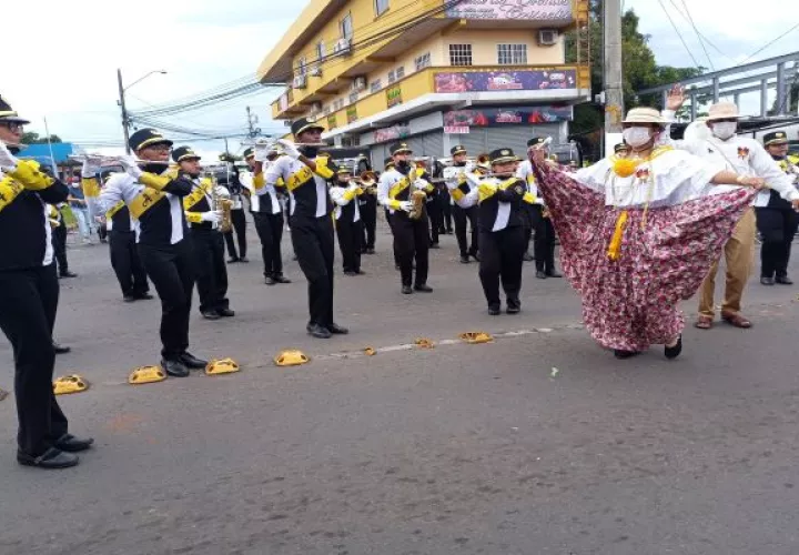 Un total de 16 bandas participaron de los desfiles en La Chorrera. Foto: Eric Montenegro