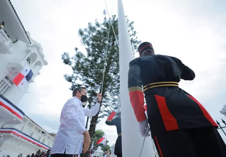 El presidente Laurentino Cortizo encabezó los actos protocolares del Bicentenario de la Independencia de Panamá de España. Foto: Cortesía @NitoCortizo