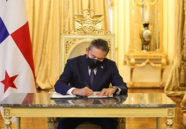 El presidente de la República, Laurentino Cortizo, sancionó la ley este miércoles 17 de noviembre. Foto: Cortesía Presidencia