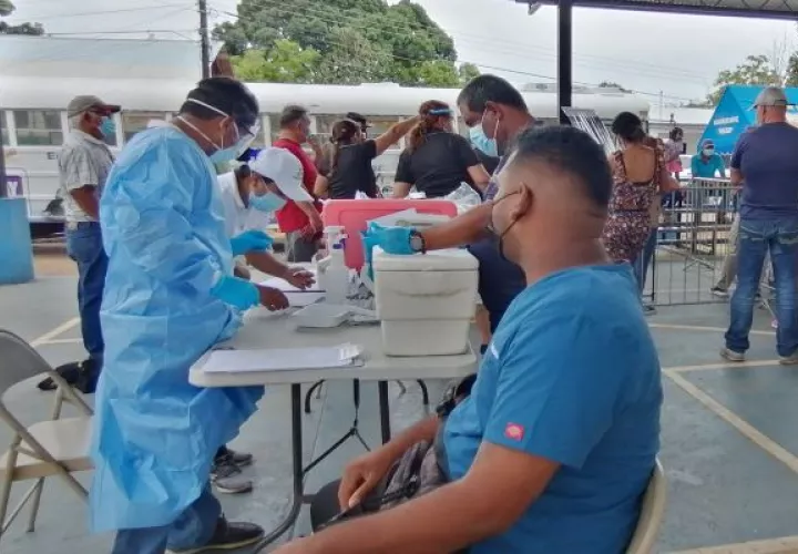 El pasado 6 de noviembre hubo un evento bailable del cual han surgido múltiples contagios, principalmente en el distrito de Las Tablas, por tal motivo el local ha cerrado voluntariamente por espacio de una semana. Foto: Thays Domínguez
