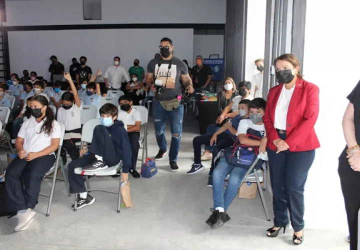 Los alumnos recibirán en diciembre el tercer pago de su beca. Foto: Cortesía Meduca