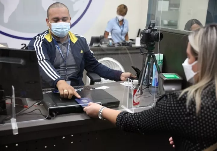El horario de atención al público para los trámites de pasaportes es de lunes a viernes desde las 8:00 a.m. hasta las 3:00 p.m. Foto: Cortesía Apap