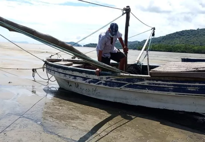 Se requiere reforzar la vigilancia en tierra y en la zona costera antes de que los pescadores opten por armarse y se genere algún tipo de enfrentamiento. Foto: Eric Montenegro