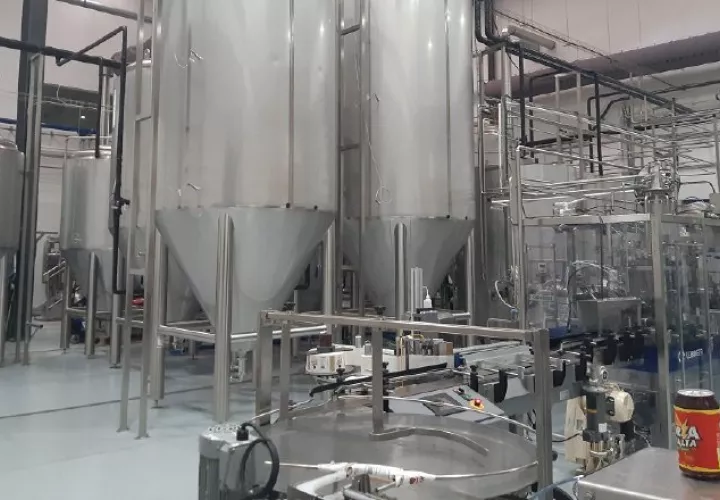 Microempresas, como Clandestina, dedicada a la fabricación de cervezas artesanales, han tenido facilidades para invertir en equipos para expandir su producción. Foto: Francisco Paz