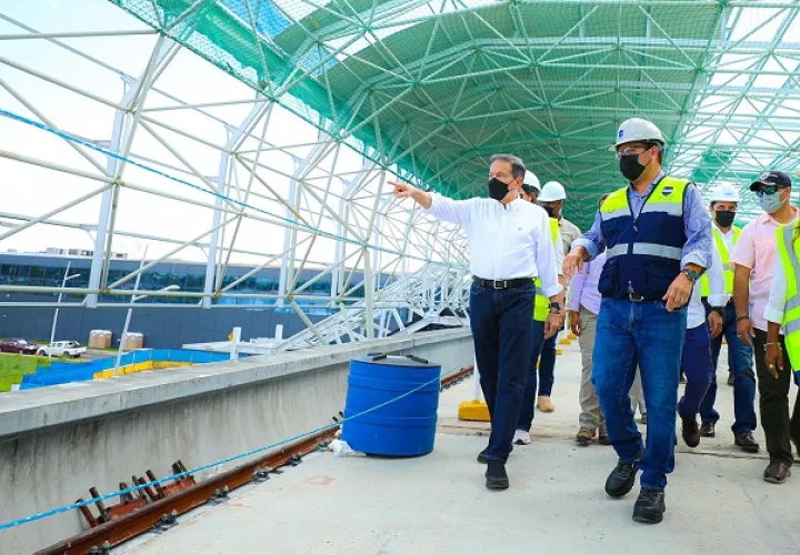 El presidente Laurentino Cortizo visitó hoy el ramal de la Línea 2 del Metro de Panamá en la estación del Aeropuerto. Foto: Cortesía Presidencia