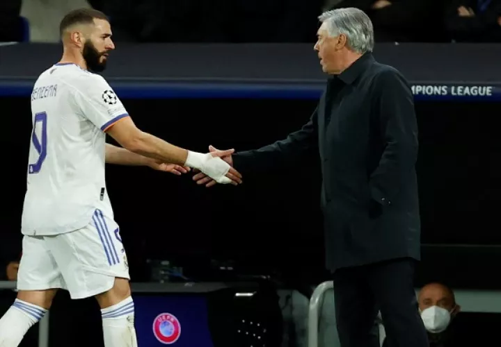 Ancelotti dijo que cambió a Benzema por razones de agotamiento. Foto: EFE
