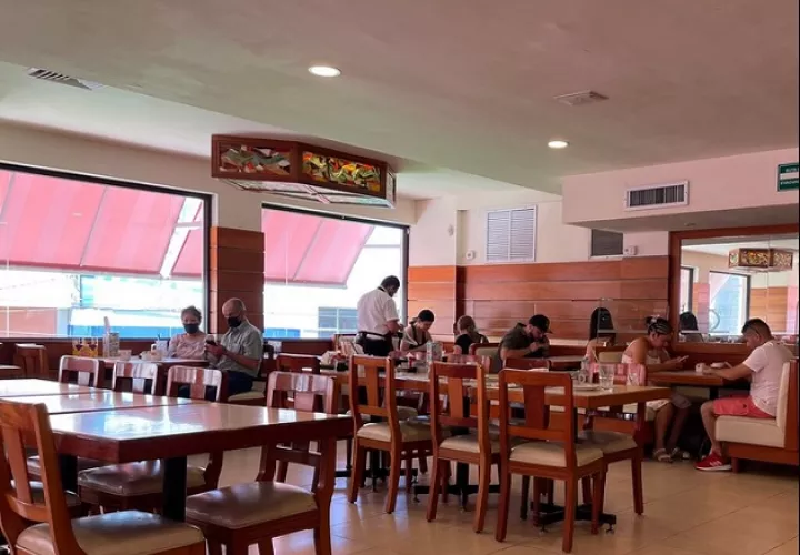 Durante  la pandemia el sector de restaurantes ha tenido que despedir a más de 2 mil trabajadores. Foto: Grupo Epasa