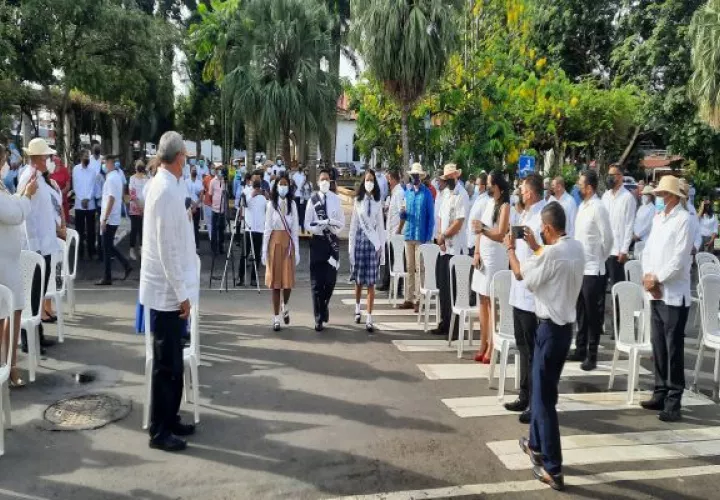 Se llevaron a cabo actividades en el área de Soná para recordar a los próceres. Foto: Melquiades Vásquez