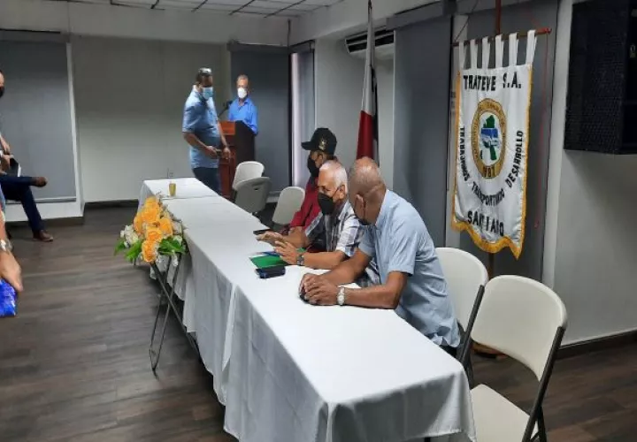 La dirigencia transportista se reunió en la provincia de Veraguas. Foto: Melquiades Vásquez