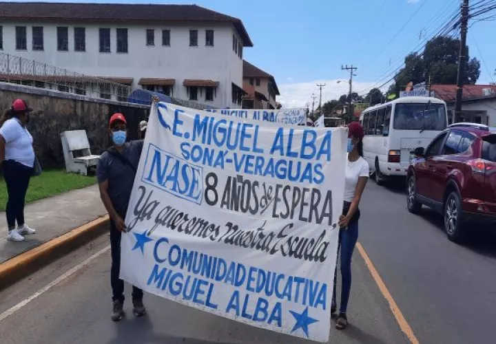 La población tiene 12 años esperando que se culmine la construcción de ese centro de enseñanza. Foto: Melquiades Vásquez