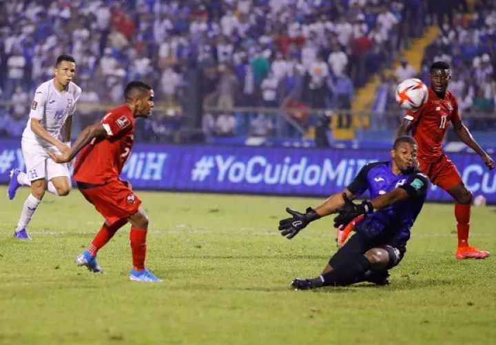 César Yanis anotó el segundo gol panameño ante Honduras. Foto: EFE 