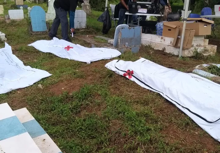 En el cementerio de Monte Esperanza se realizó la exhumación de ocho bolsas con restos de los cuales, algunos podrían ser de víctimas de la invasión. Foto: Cortesía Comisión 20 de diciembre