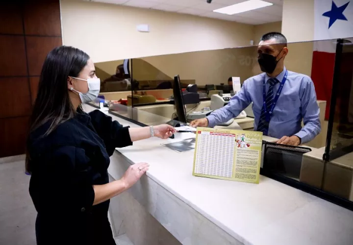 Los que cuentan con modalidad con libreta podrán visitar la sucursal de su conveniencia. Foto: Cortesía