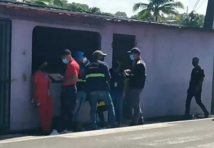 El hecho se dio en el minisúper Jorge, sector 2-2 de Puerto Escondido, frente a la escuela de Sudáfrica. Foto: Cortesía