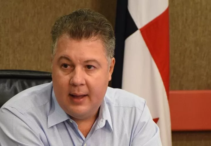 Allen lo acompañará Alejandro Ferrer, como primer vicepresidente, Gabriel Diez Montilla, segundo vicepresidente, Demetrio Arosemena, secretario, Irene Orillac de Simone, tesorera y Fernando Méndez, fiscal.