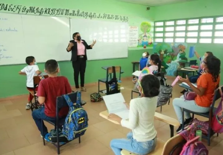 En 2021, algunos centros educativos iniciaron clases semipresenciales. Foto: Archivo