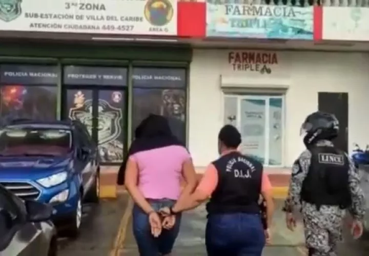 La captura se hizo efectiva por agentes policiales, quienes ubicaron a la ciudadana en una residencia de la barriada La Cresta del corregimiento de Cristóbal. Foto. Cortesía Proteger y Servir