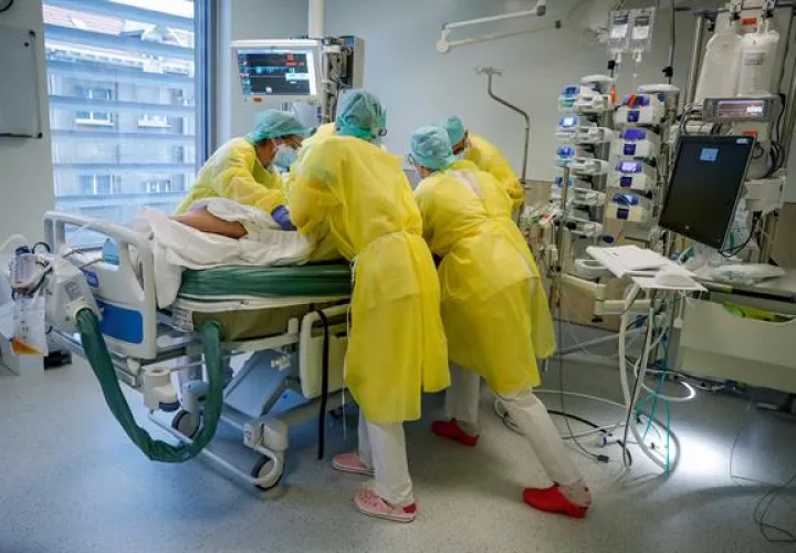 La covid-19 grave se relaciona con un mayor riesgo de morir durante los doce meses siguientes a haber superado la enfermedad. EFE