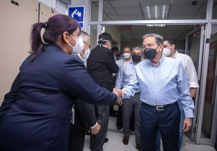 Laurentino Cortizo durante su recorrido de este jueves, en compañía de otros altos funcioanarios. Foto: Cortesía Nito Cortizo