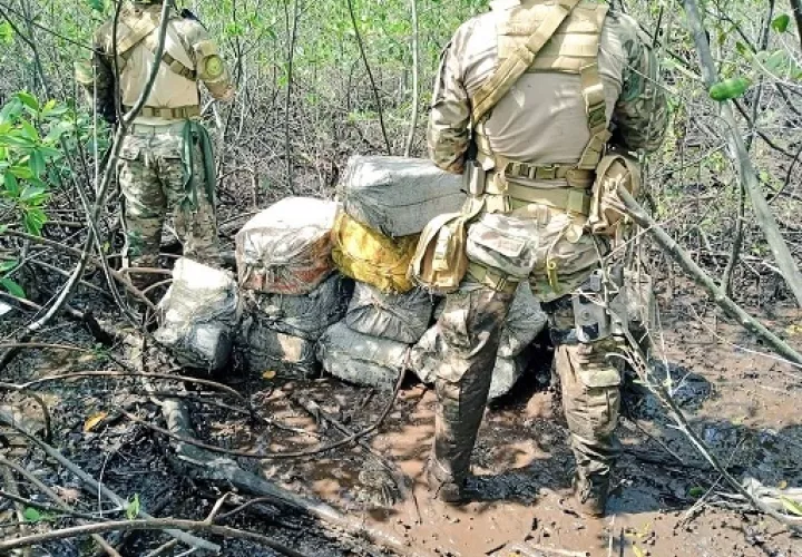Unos 429 paquetes de drogas fueron encontrados en Río Piedra, distrito de Portobelo. Foto. Diomedes Sánchez 