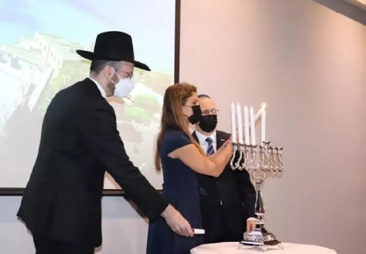 El embajador Itai Bardov manifestó que en la semana se celebran tres milagros históricos. Foto: Cortesía