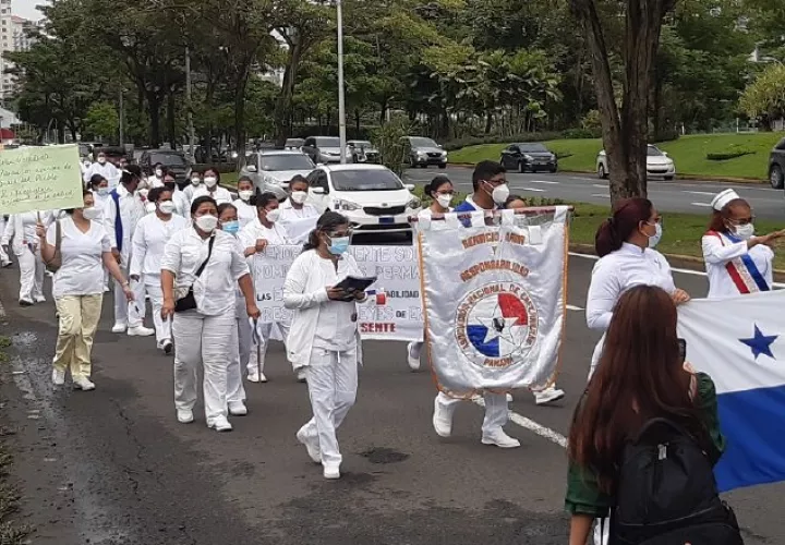 Los enfermeros han realizado diversas acciones para que se cumplan sus peticiones. La última fue una marcha el 27 de octubre. Foto: Archivo