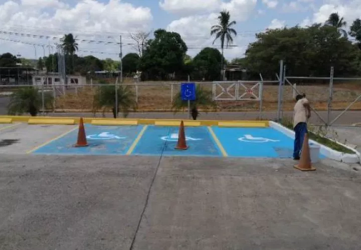 En Panamá a diario se registran denuncian de pocos espacios públicos para las personas con discapacidad. Foto: Grupo Epasa