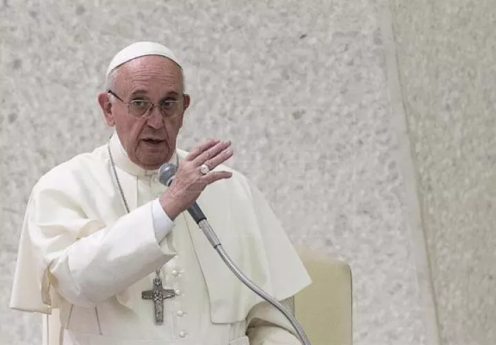 Francisco pidió "al Niño que acaba de nacer" para los fieles católicos, que "conceda de paz y concordia a Oriente Medio y al mundo entero". Foto: EFE