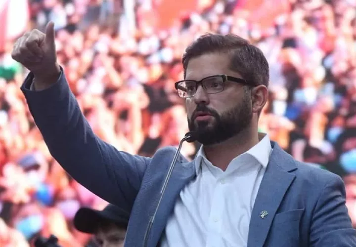 Gabriel Boric se convierte en el mandatario más joven de la historia de Chile. Foto: EFE